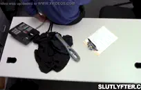 فتاة صغيرة في الحمام يستمني لأول مرة