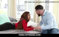 مفلس أحمر جبهة تحرير مورو الإسلامية هو الغش من قبل ربيب لها مع أفضل صديق لها.