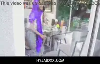 لطيف شقراء فاتنة تمتص اثنين من الديكة في وقت واحد على كام.