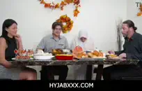 تحصل مارس الجنس امرأة سمراء الهواة من قبل شقيق الخطوة بينما الآباء في المنزل.