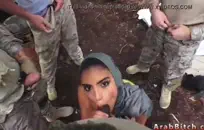 الشباب الأبنوس في سن المراهقة يحصل الحلق مارس الجنس من الصعب.