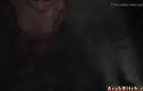 ملء الواقي الذكري بالبصاق ثم التبول.