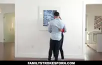 قيدوا وجلدوا على الأرض بواسطة 2 من سادة العبيد.