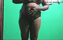 لطيف فتاة استمناء بأصابعها ودسار.