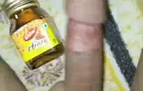 في سن المراهقة وقحة اللعب مع بوسها الدهون.