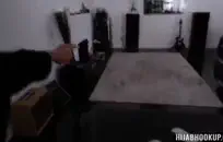 الرقم 505420 على هاتفها هو كل ما يفصل ناتاشا عن جلسة الإصبع الذاتية القديمة.