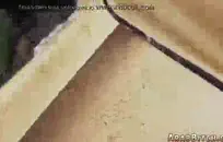 مص ديك أبي قبل النوم في الفندق.