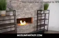 مارس الجنس مع فتاة سمينة في المرحاض على منضدة.