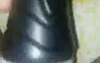 كومينغ على بطن زوجتي المشعر بعد يوم طويل في العمل.