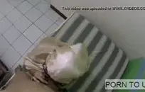 مفلس في سن المراهقة فاتنة مارس الجنس من الصعب ويأخذ حمولة ضخمة على الحلمه كبيرة.