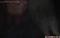 تسعى الفاسقة القذرة في سن المراهقة إلى اختراق الشرج باستخدام قضبان اصطناعية حزامية وممارسة الجنس المتشددين من أجل بوسها الضيق.