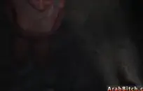 زوجة مثير يحصل مارس الجنس من الصعب لها الثور العجوز.