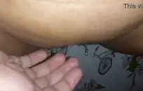 فاتنة الساخنة تمتص لعبتها ثم cums.