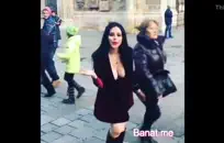 زوج الديوث يشاهدني أرفضه بملابسها الداخلية.