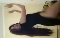 امرأة سمراء مؤخرة كبيرة شقراء في سن المراهقة يستمني مع ألعاب جنسية في ملابس داخلية مثيرة.