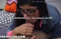 فتاة بيضاء شاحبة يحصل محروث من الصعب الديك الأسود.